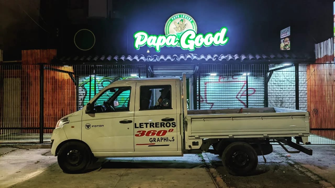 Proyecto Papagood de noche · 360 Graphics